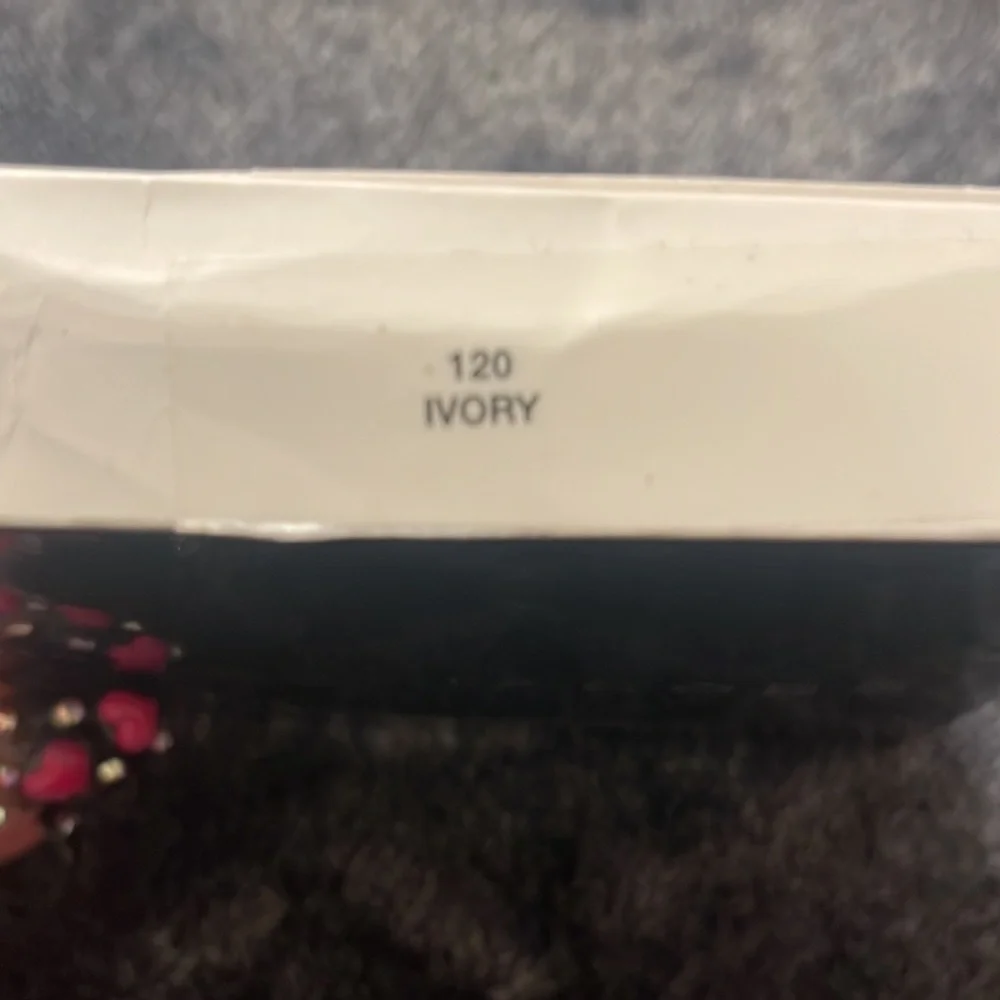 Marc Jacobs Ivory 120 Perfection Powder